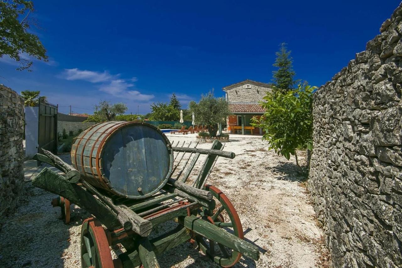 Villa Ambrogino Basici Bagian luar foto